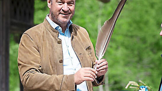 Markus Söder mit der Feder. Markus Söder mit der Feder.