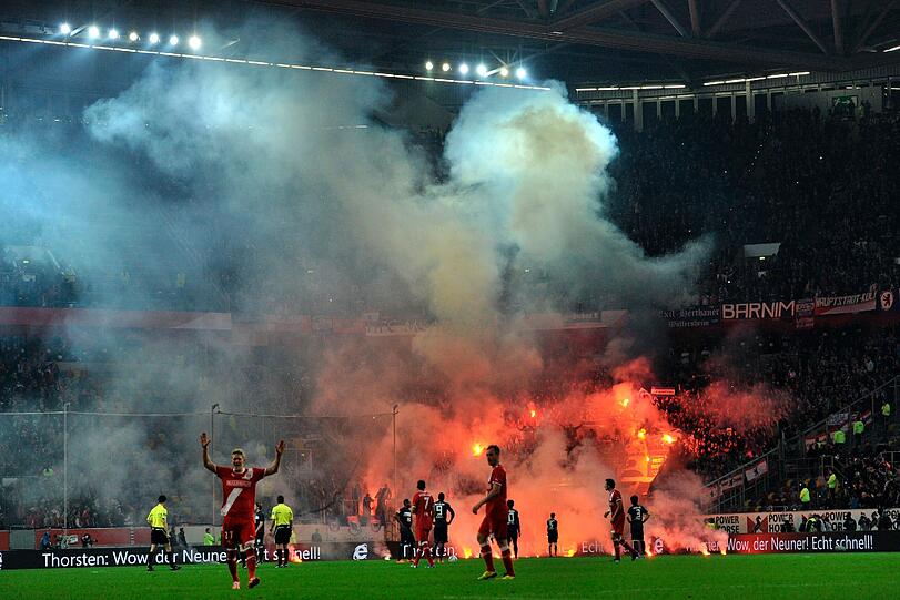 Der Fan-Wahnsinn: Ausschreitungen in der Bundesliga