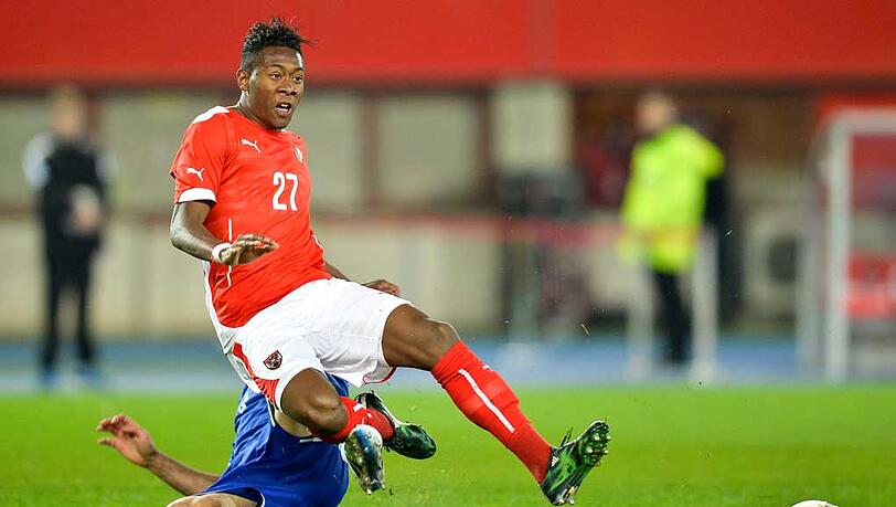 Bayern-Profi David Alaba (r) verletzte sich beim Einsatz für Österreich. Bayern-Profi David Alaba (r) verletzte sich beim Einsatz für Österreich.