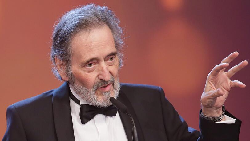 Helmut Dietl bei der Verleihung des Deutschen Filmpreises 2014. In München soll dem Kult Regisseur nun eine ganz besondere Ehre zu Teil werden. Helmut Dietl bei der Verleihung des Deutschen Filmpreises 2014. In München soll dem Kult Regisseur nun eine ganz besondere Ehre zu Teil werden.