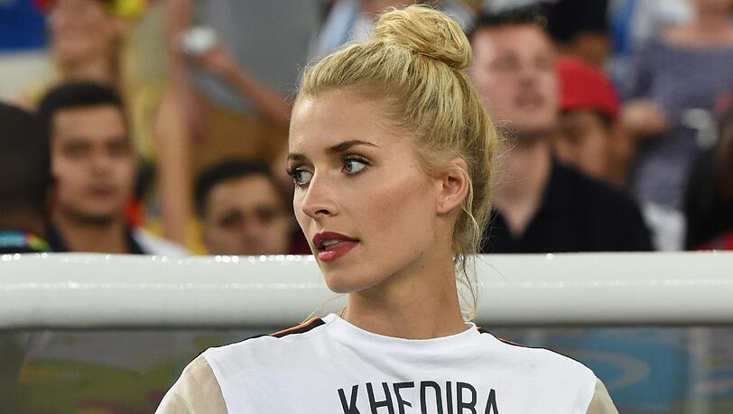 Lena Gercke (27) aus Marburg wurde vor zehn Jahren zum ersten Topmodel gekürt. Mittlerweile ist sie nicht nur erfolgreich im Modelgeschäft tätig, sie hat sich auch zur erfolgreichen Moderatorin gemausert. Seit 2011 ist sie mit Nationalspieler Sami Khedira zusammen.
