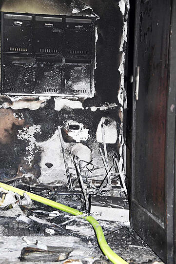 Bilder vom Feuerwehreinsatz in der Anzinger Straße.