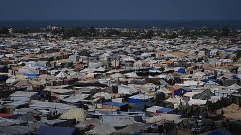 Zeltlager in der sogenannten humanitären Zone im Süden des Gazastreifens. (Archivbild)