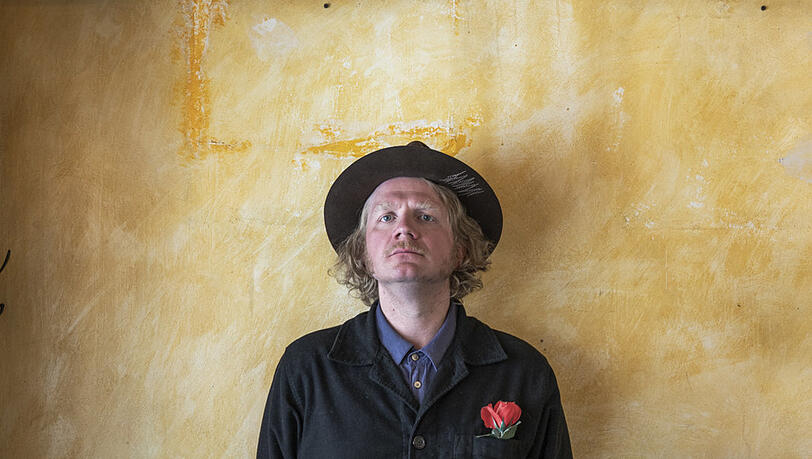 Der M&uuml;nchner Musiker, S&auml;nger und Songwriter Philip Bradatsch.