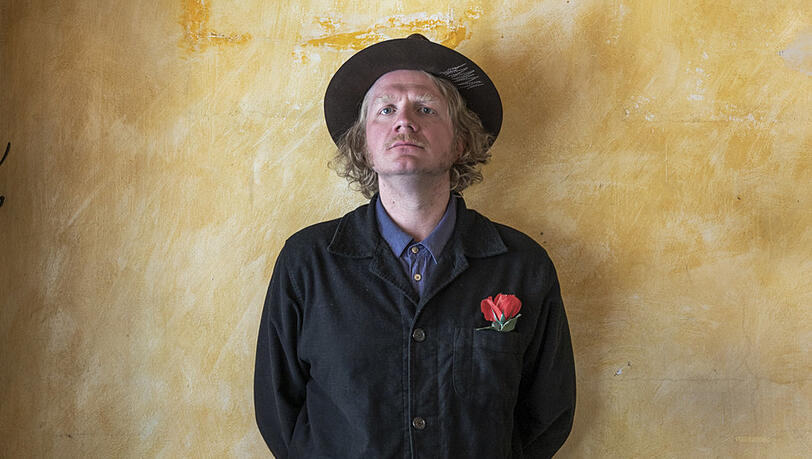 Der M&uuml;nchner Musiker, S&auml;nger und Songwriter Philip Bradatsch.