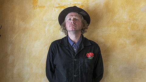 Der M&uuml;nchner Musiker, S&auml;nger und Songwriter Philip Bradatsch.