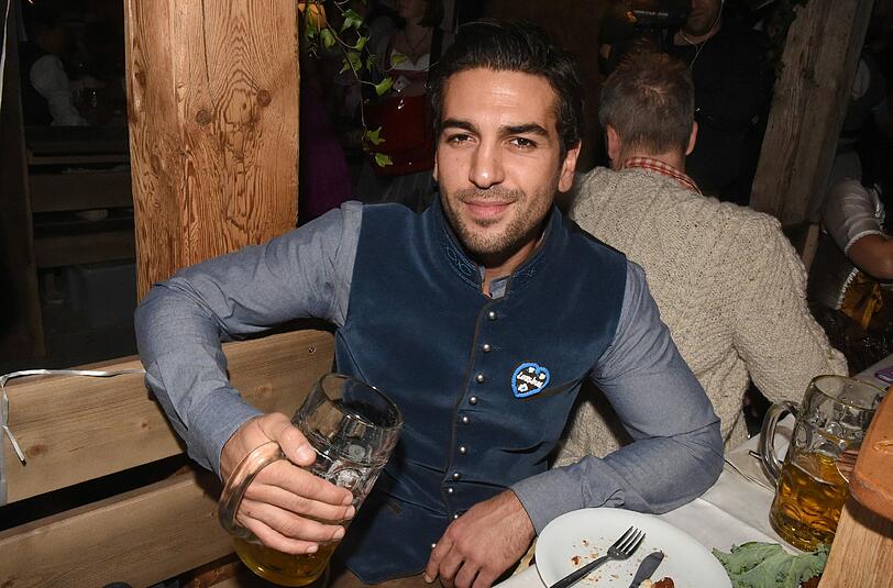Elyas M'Barek hat sich auf dem Teufelsrad ein blaues Auge eingefangen.