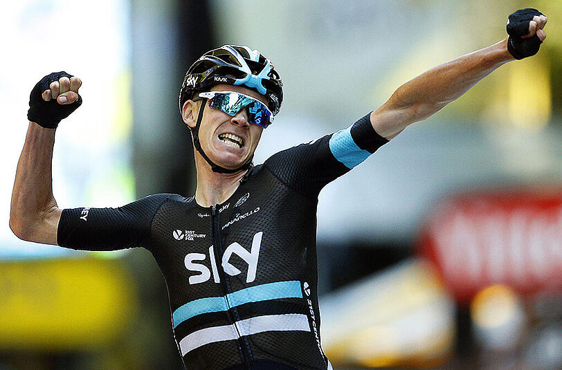 Sein Überraschungsangriff hat Titelverteidiger Christopher Froome bei der 103. Tour de France das Gelbe Trikot gebracht.