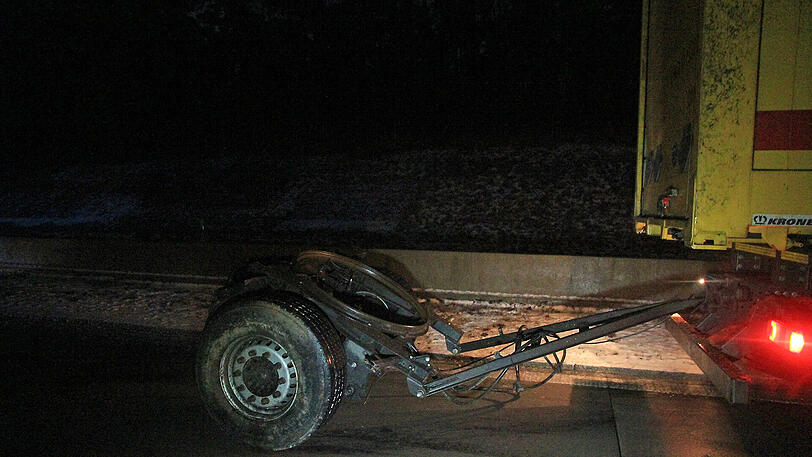 Auf der A71 ereigneten sich zwei Lkw-Unfälle unmittelbar nacheinander, einer davon mit tödlichem Ausgang. Die Bilder von der Unfallstelle.