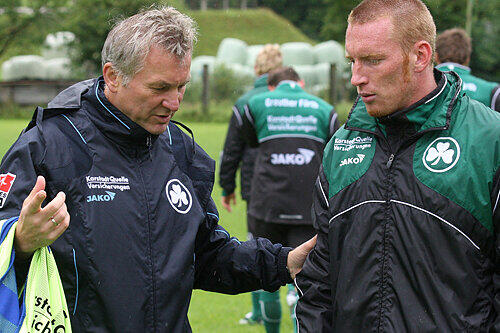 In der letzten Saison noch gefeierter Held, jetzt vergessen und ohne Einsatz: Aleksandar Kotuljac (rechts) mit Coach Benno Möhlmann.