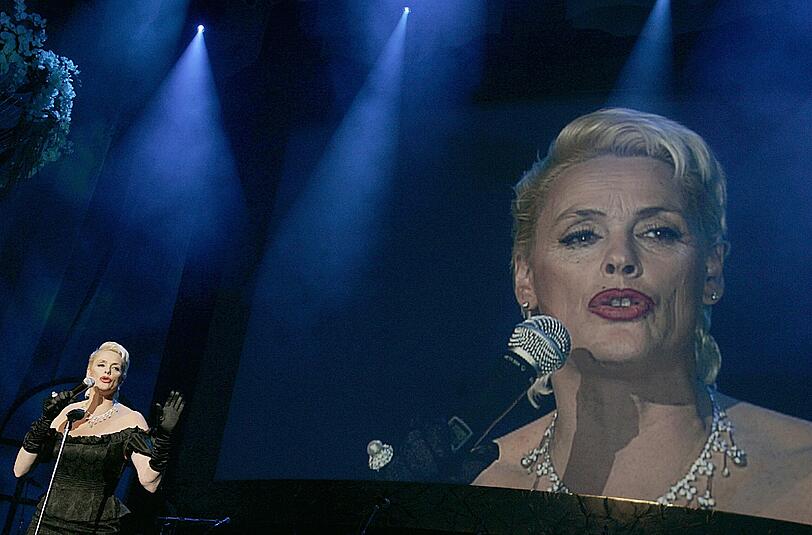 Öffentliche Schönheits OP?s, Entzugskuren und jetzt Dschungel-Camping: In Sachen Trash-TV macht der dänischen Schauspielerin Brigitte Nielsen so schnell keiner was vor. Haben da die anderen Dschungel-Bewohner überhaupt eine Chance? Die AZ zeigt das skandalträchtige und mehr oder weniger erfolgreiche Leben der Sexbombe aus den 80?ern - in Bildern!
