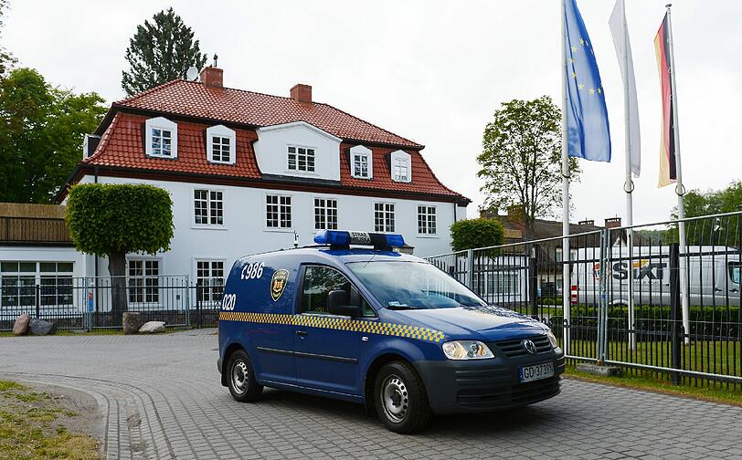Im Hotel Dwor Oliwski in Danzig ist man auf die deutsche Nationalmannschaft bestens vorbereitet. Hier wird Jogis Elf die nächsten Wochen residieren - die Bilder.