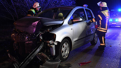 Bei dem Unfall entstand ein Sachschaden in fünfstelliger Höhe, vier Menschen wurden verletzt.