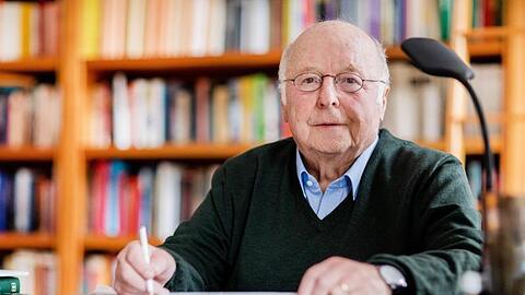 Der ehemalige Arbeits- und Sozialminister Norbert Blüm ist nach einer Blutvergiftung an Armen und Beinen gelähmt.