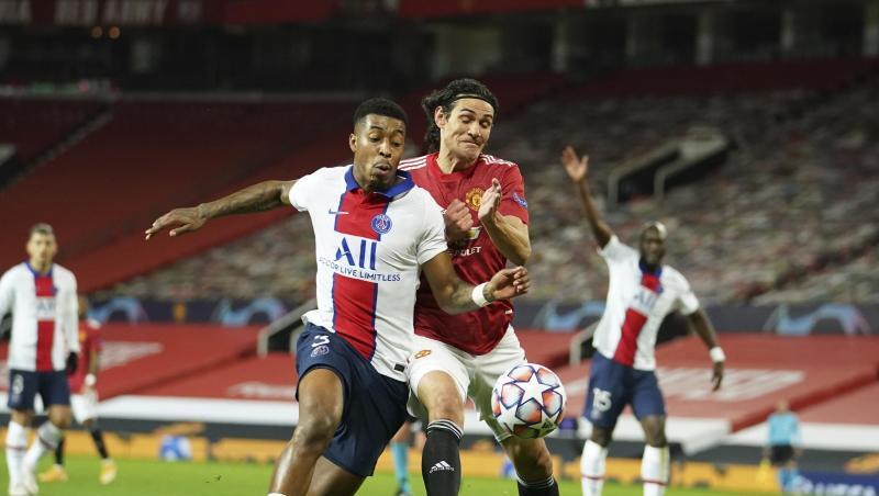Zweikampf um den Ball zwischen Edinson Cavani (r) von Manchester United und Presnel Kimpembe von Paris Saint-Germain.