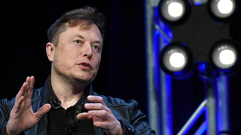 Tech-Milliardär Elon Musk soll das US-Verteidigungsministerium über ein persönliches Gespräch mit Kremlchef Putin informiert haben.