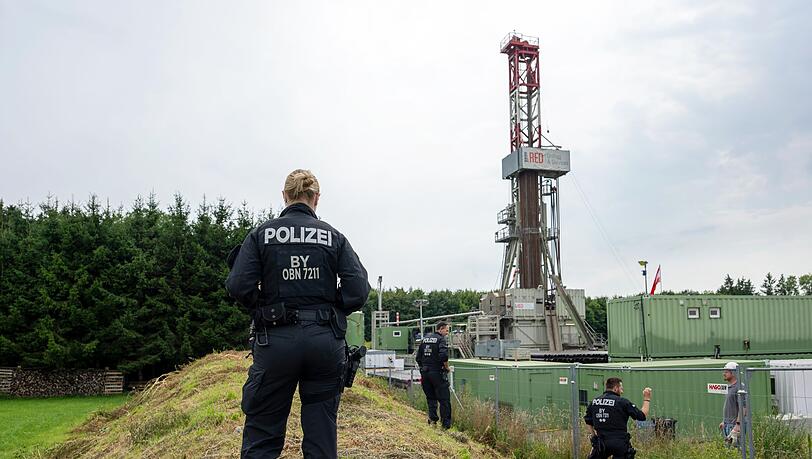 Immer wieder störten Proteste von Umweltschützern und Anwohnern die Gasbohrung - dennoch kommt das Projekt immer weiter voran. (Archivbild)