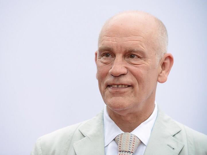 John Malkovich achtet als Modedesigner auch selber immer auf ein gepflegtes Outfit