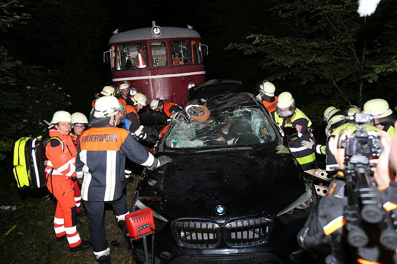 Feuer, Kunstblut und falsche Attentäter: Die Bilder vom Übungswochenende des MKT gibt's hier zum Durchklicken.