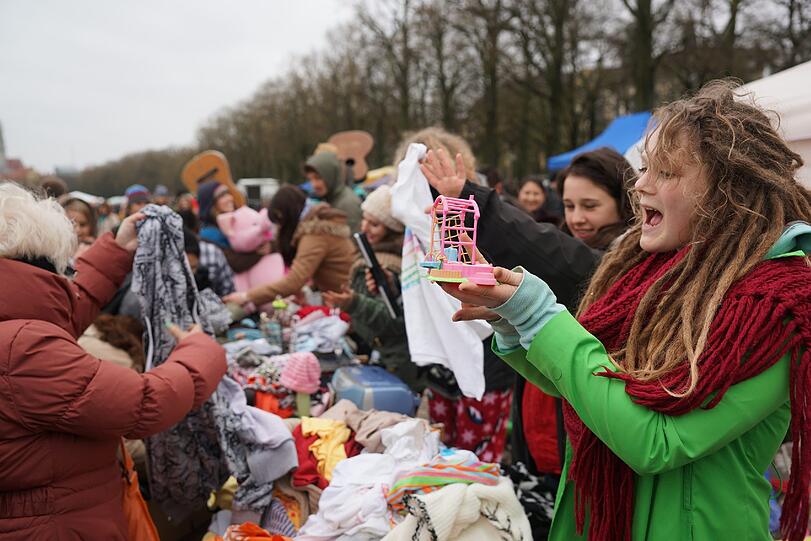 Die Bilder vom BRK Flohmarkt auf der Theresienwiese.