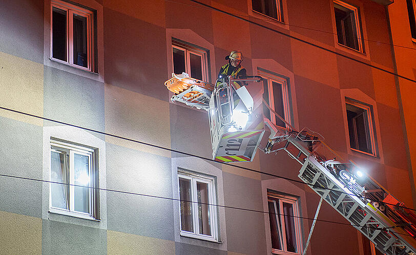 Bei dem Feuer kamen drei Menschen ums Leben, elf wurden verletzt.