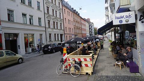Kaffee auf Parkplätzen: eine der Maßnahmen der Stadt, die Gastronomen helfen sollen, die Krise zu überstehen.