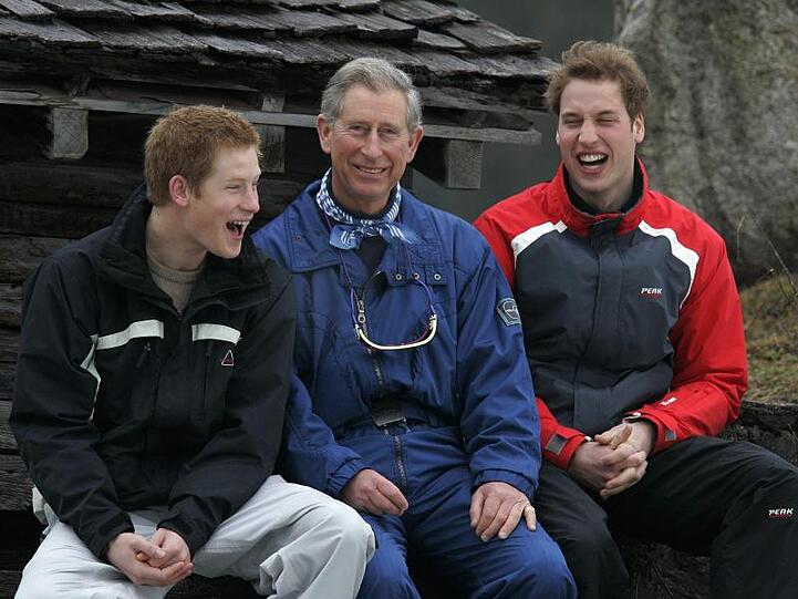 Sie haben ein gutes Verhältnis: Charles mit seinen Söhnen Harry (l) und William.