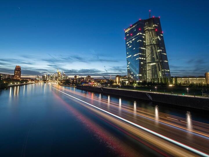 Die Lichter in den Büros der Europäischen Zentralbank (EZB).