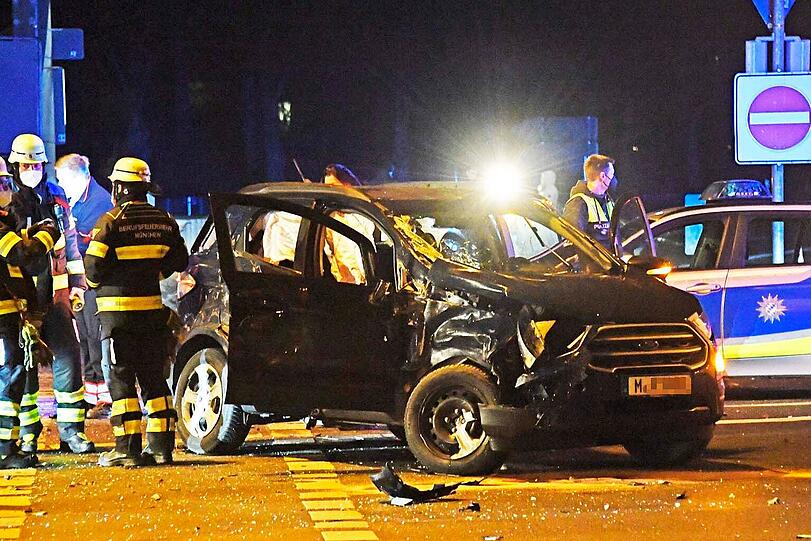 Von der A8 bei Unterhaching bis zum Mittleren Ring bei Ramersdorf: In der Nacht hat ein Unfallflüchtiger die Beamten der Verkehrspolizei Holzkirchen und der Polizei in München in Atem gehalten.