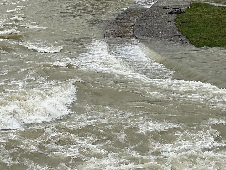 Die Isar an der Reichenbachbrücke.