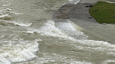 Die Isar an der Reichenbachbrücke.