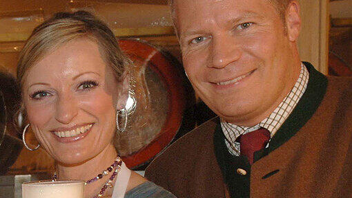 Sind jetzt ein Paar: Kabarettistin Monika Gruber und Paulaner-Chef Andreas Steinfatt. Sind jetzt ein Paar: Kabarettistin Monika Gruber und Paulaner-Chef Andreas Steinfatt.