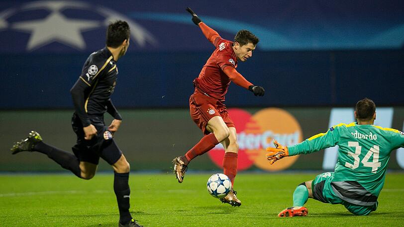 ROBERT LEWANDOWSKI: NOTE 1.
Vergab nach zehn Minuten frei vor Dinamo-Keeper Eduardo. Im 46.  
Königsklassen-Spiel (damit Rekord-Pole!) trag der Mittelstürmerper  
Flugkopfball zum 1:0 (61.). Legte sofort nach per Lupfer (64.). Stark!