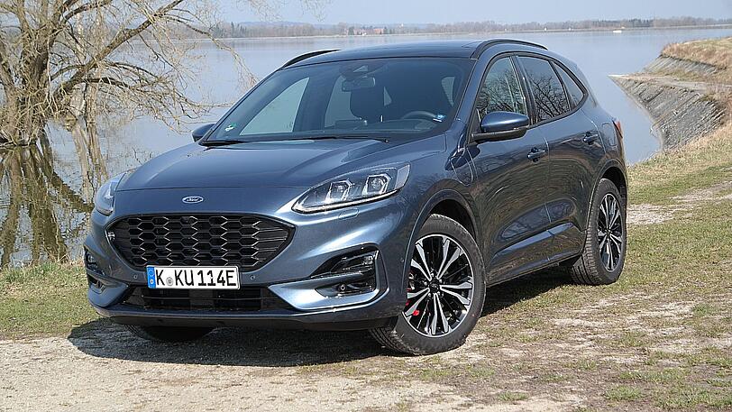 Schick in Schale: Der neue Ford Kuga steht selbstbewusst und knackig auf seinen Rädern.