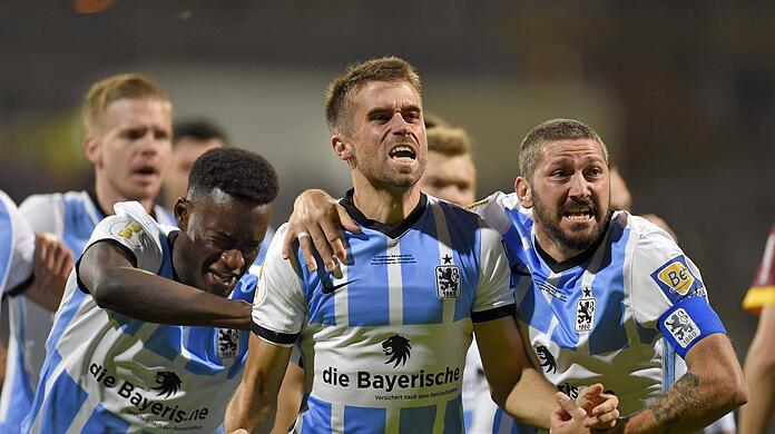Stefan Lex erzielt gegen Schalke 04 das Tor des Tages.
