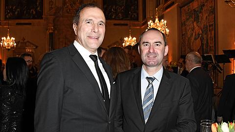 Freie-Wähler-Chef Hubert Aiwanger (re.) könnte "Fernsehrichter" Alexander Hold zu Bayerns Justizminister machen.