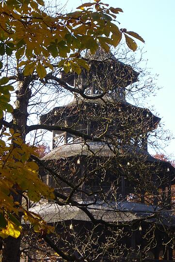 Der Turm ist mehrmals abgebrannt - und stets wieder originalgetreu aufgebaut worden, zuletzt 1952.