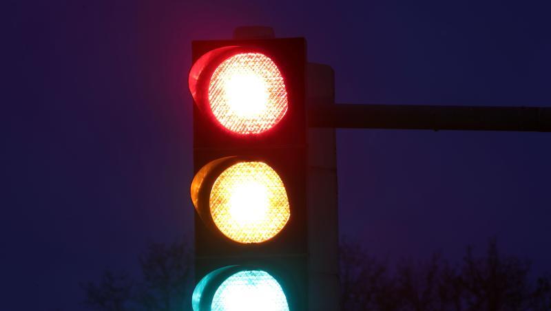 Mit einem Aufdruck in den Ampelfarben grün, gelb und rot sollen Lebensmittel mit besonders viel Zucker oder Fett für Verbraucher leichter erkennbar werden. Mit einem Aufdruck in den Ampelfarben grün, gelb und rot sollen Lebensmittel mit besonders viel Zucker oder Fett für Verbraucher leichter erkennbar werden.