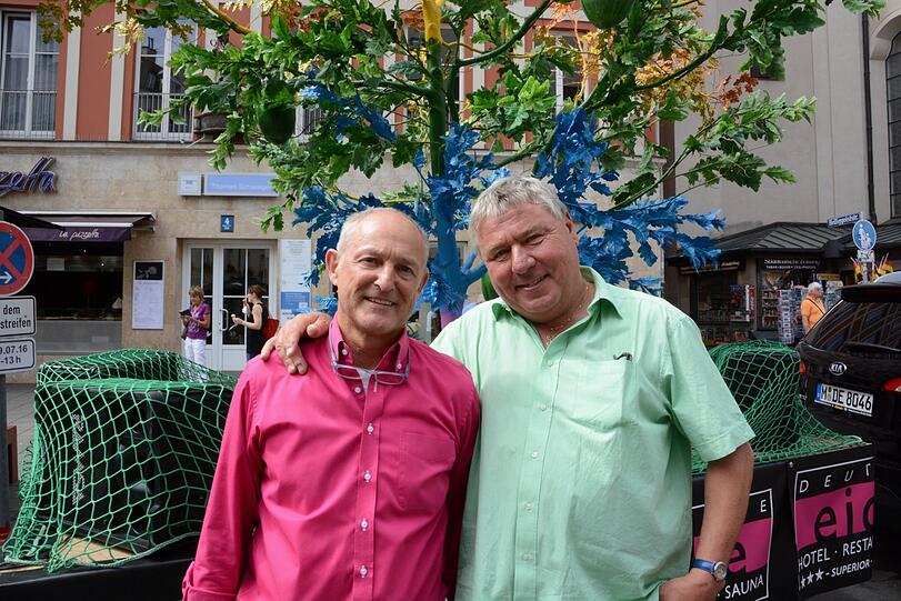 Josef Sattler (links) und Dietmar Holzapfel betreiben die Deutsche Eiche in der Reichenbachstra&szlig;e.