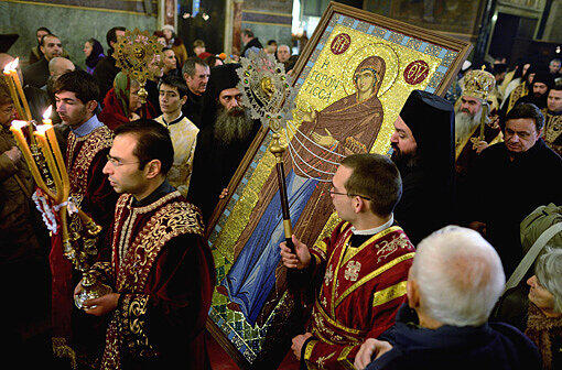 Nicht nur Katholiken, auch Orthodoxe feiern den Heiligen Abend: Hier sehen Sie eine Messe im bulgarischen Sofia.