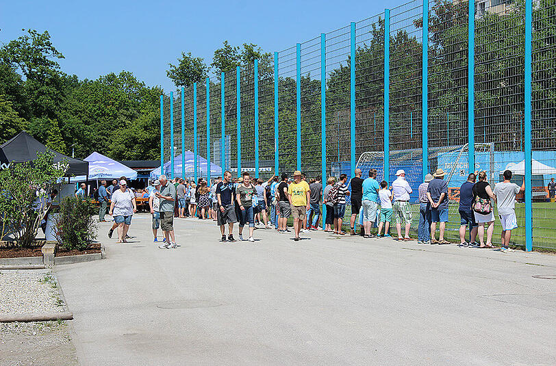 Am Samstag startete der TSV 1860 München ganz offiziell in die neue Saison. Klicken Sie sich durch die Bilder des Traningsauftakts mit dem neuen Trainer Kosta Runjaic.