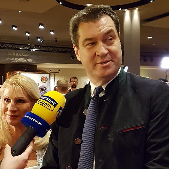 Markus Söder auf dem Roten Teppich.