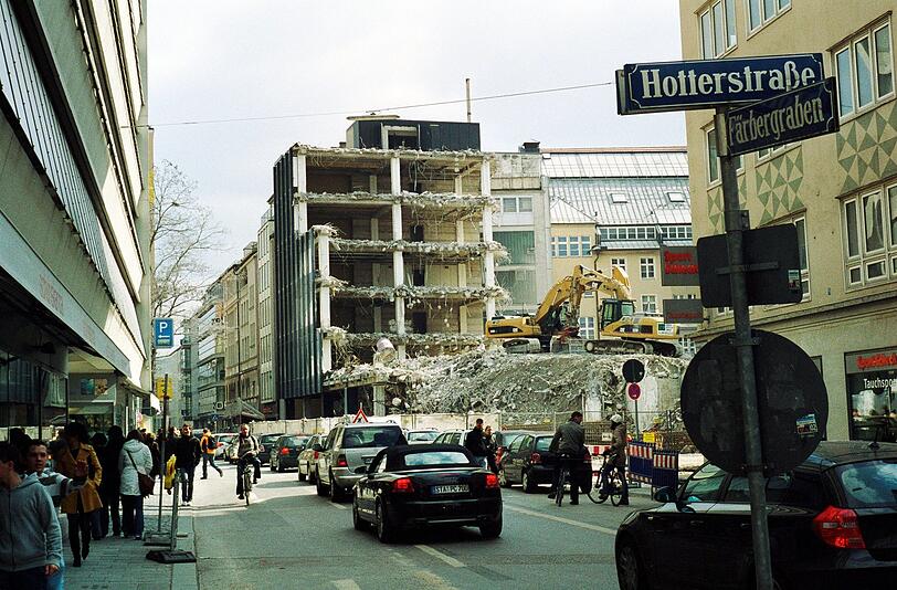 Abriss 2009: das Areal der "Süddeutschen Zeitung" von der Ecke Hotterstraße/Färbergraben aus gesehen. Heute hat die Zeitung in Berg am Laim ihren Sitz.
