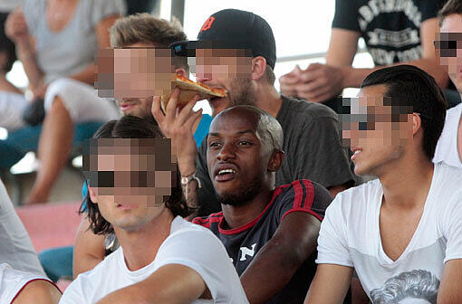 Tribünengast im Sportpark: Ex-Löwe Savio Nsereko.