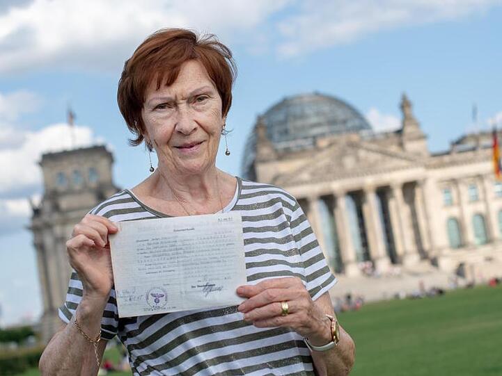 Mareile Van der Wyst, geboren am 15. September 1944 im Keller des Reichstages, ist stolz auf ihren Geburtsort.