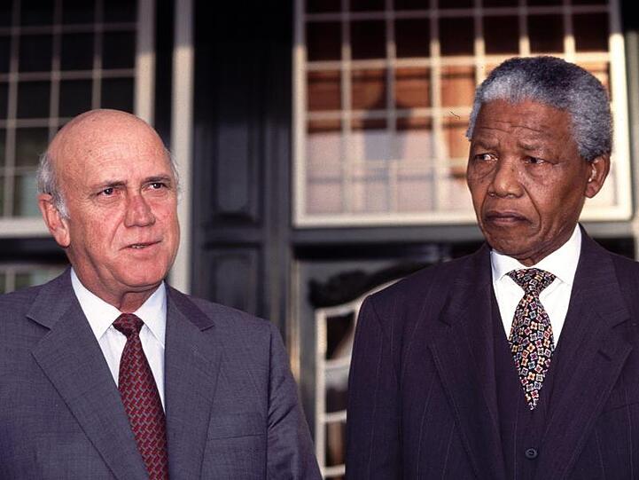 Der 83-Jährige Willem de Klerk war für die Abschaffung der Apartheid gemeinsam mit Nelson Mandela mit dem Friedensnobelpreis ausgezeichnet worden.