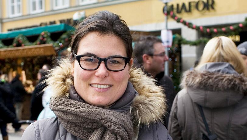 Carola Czech (34) aus der Ludwigsvorstadt will gut vertreten werden: „Ich versuche immer, Leute zu wählen, die mir ähnlich sind, etwa vom Alter oder vom Beruf her. In welcher Partei die Politiker sind, ist mir zwar nicht egal, danach gehe ich letztlich aber nicht so sehr. Carola Czech (34) aus der Ludwigsvorstadt will gut vertreten werden: „Ich versuche immer, Leute zu wählen, die mir ähnlich sind, etwa vom Alter oder vom Beruf her. In welcher Partei die Politiker sind, ist mir zwar nicht egal, danach gehe ich letztlich aber nicht so sehr.