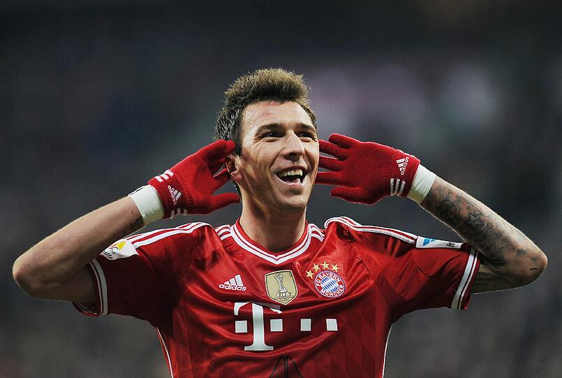 Sportlich macht der FC Bayern die 50 voll: Der deutsche Rekordmeister gewinnt gegen Bayer Leverkusen 2:1 und bleibt auch im 50. Spiel in Folge ungeschlagen