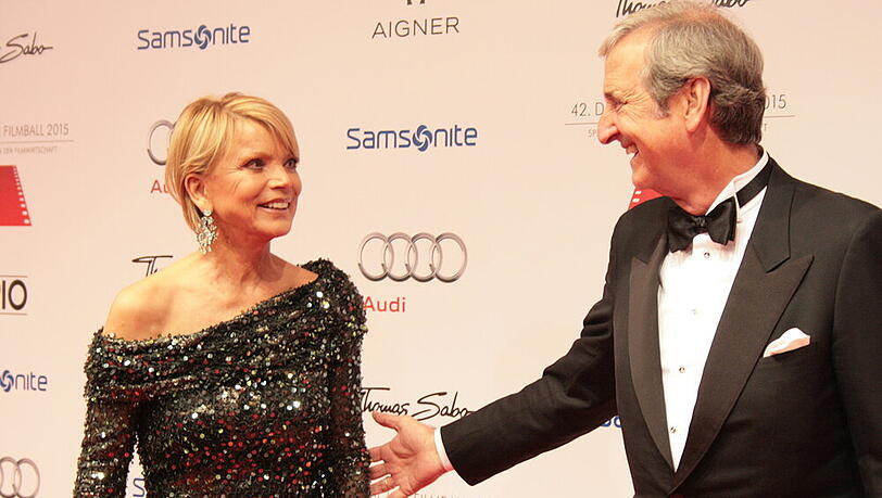 Deutscher Filmball: Uschi Glas in einem moosgrünen Pailletten-Traum von Gabriele Blachnik - und in Begleitung von Ehemann Dieter Hermann Deutscher Filmball: Uschi Glas in einem moosgrünen Pailletten-Traum von Gabriele Blachnik - und in Begleitung von Ehemann Dieter Hermann