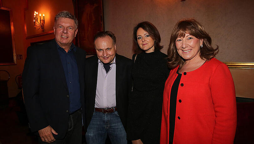 Oberbürgermeister Dieter Reiter (li.) mit Dr. Martin Balle, Herausgeber der Abendzeitung, dessen Lebensgefährtin Karin Vuskovic und Petra Reiter. Oberbürgermeister Dieter Reiter (li.) mit Dr. Martin Balle, Herausgeber der Abendzeitung, dessen Lebensgefährtin Karin Vuskovic und Petra Reiter.